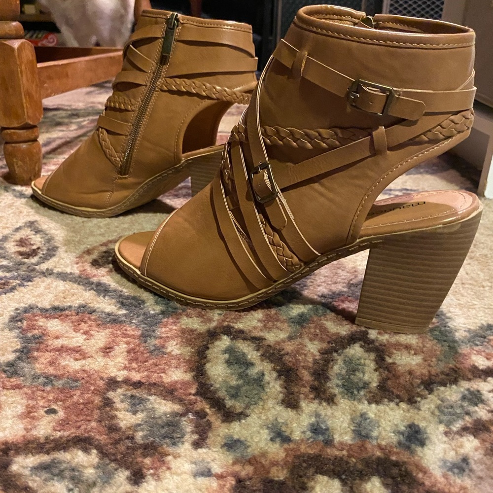 Open toed booties